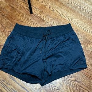 Xl north face shorts black worn once